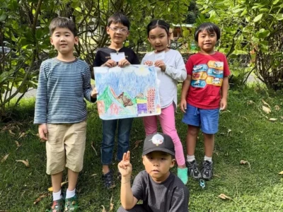 Group of keiki with a drawing
